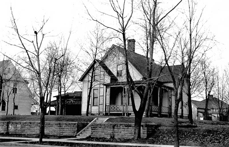 Russell House, after 1911. Silver Gelatin Print, 3.5 x 5.75 in. Gilcrease Museum/The University of Tulsa TU2009.39.6281a-b.